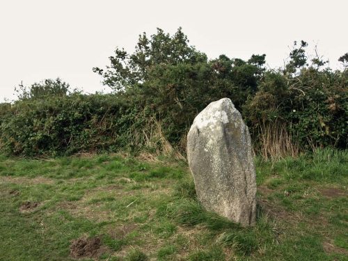 Menhir du Guilligui.Menhir du Guilligui Ploudalmézeau Brest Finistère Bretaña