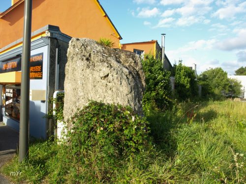 Menhir du Moulin du Pont Pleuven  Quimper Finistère Breataña