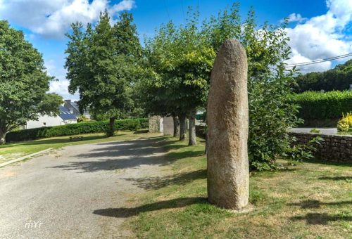 Menhir-Kerivo--Saint-Jean-Brevelay-Pontivy-Morbihan Bretaña