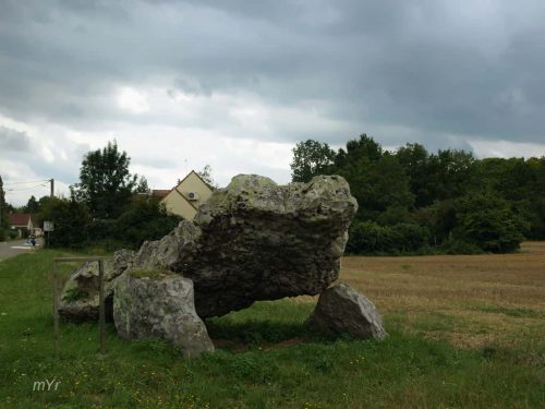 Dolmen de la Grenouille Changé St-Piat Eure et Loir Centro-Val de Loire