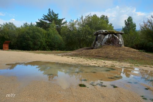 Dolmen-Casiña-da-Moura F2-Muiños-Ourense Galicia