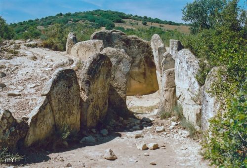 Dolmen La Mina de Farangortea Artajona Navarra