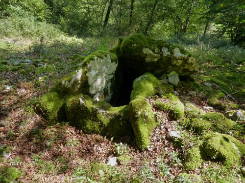 Dolmen de Ilunbetako arrate Huarte-Araquil Navarra
