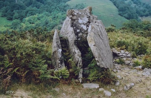 Dolmen de Sorginetxoa  Valle de Baztan Erratzu–Iñarbil Navarra