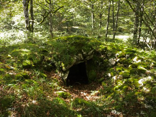 Dolmen de ziñeko gurutze Huarte-Araquil Navarra