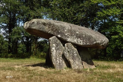 Dolmen de  Chez Monteau Saint-Auvent Rochechouart Haute-Vienne Nueva Aquitania