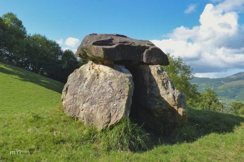 Dolmen de Marietxe F2 Mendibe Oloron Sainte Marie Pirineos-Atlánticos Nueva Aquitania