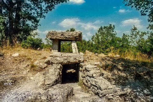 Dolmen-Ferrussac -La-Vacquerie-et-Saint-Martin-de-Castries Lodève Hérault Occitania