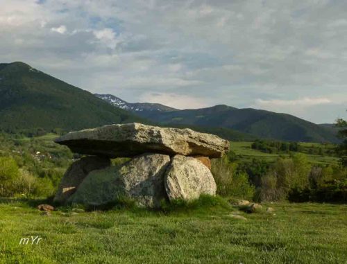 Dolmen del Pasquerets F1 Eyne Prades Pirineos Orientales Occitania 
