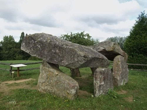 Dolmen des Erves Sainte-Suzanne Mayenne Mayenne País del Loira