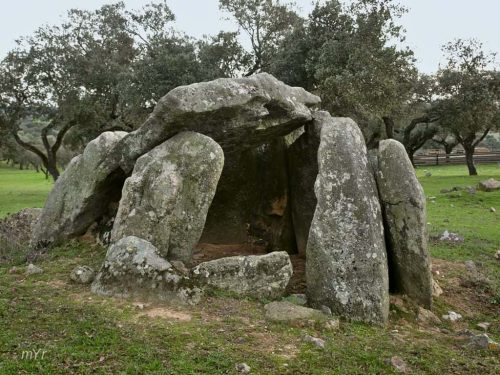 Anta Pequena da Comenda da Igreja Nossa Senhora da Vila Montemor-o-Novo Èvora Alentejo