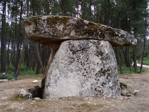 Dolmen de Penedo de com F2 Esmolfe Penalva do Castelo Viseu Centro
